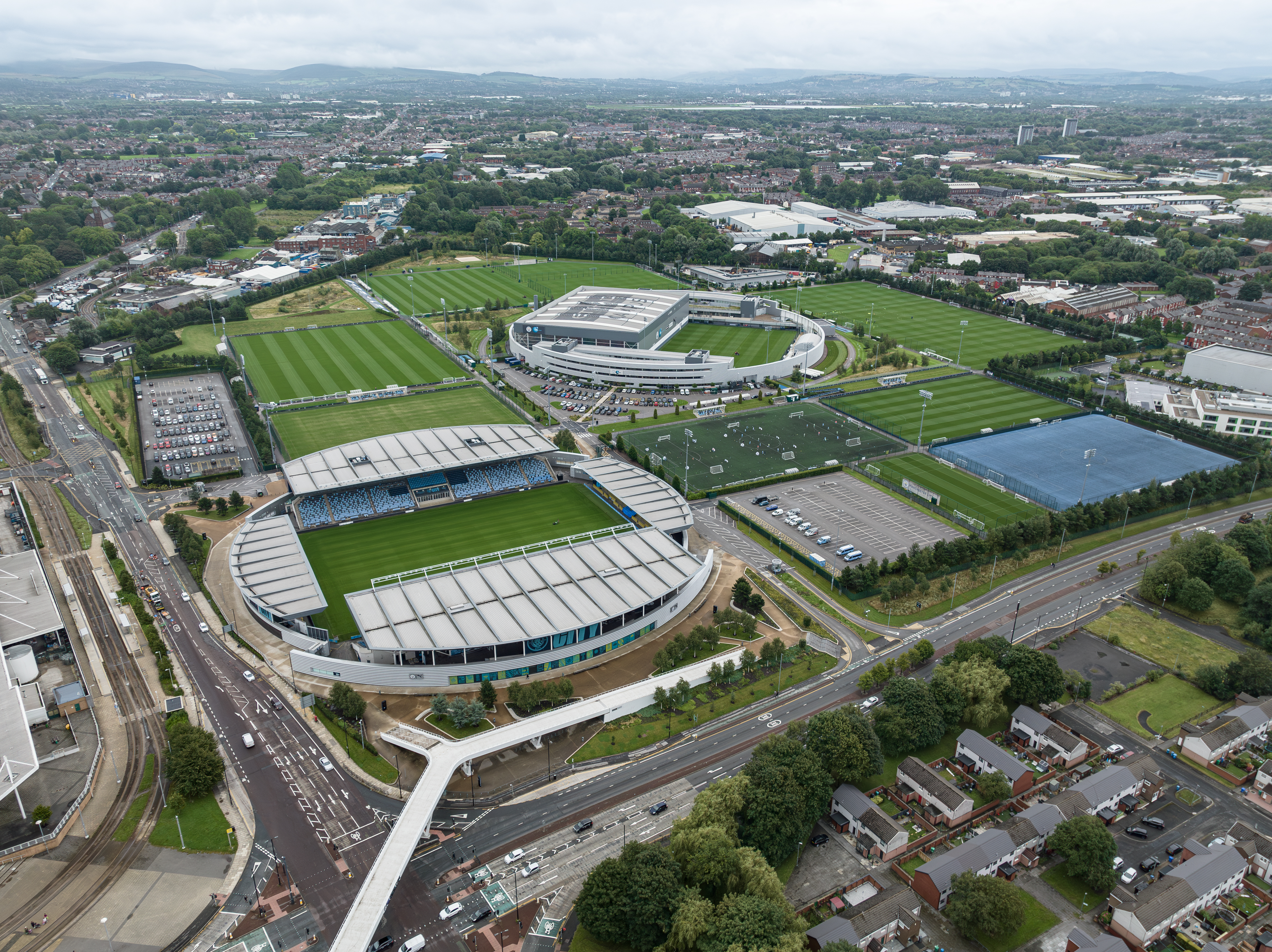 Sân vận động Etihad: Từ sân điền kinh đến biểu tượng của Manchester City